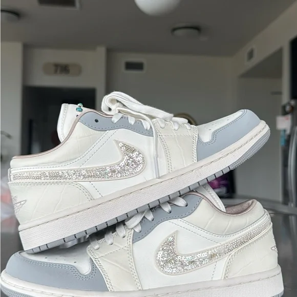 Air Jordan 1 Low - Picture 1 of 9